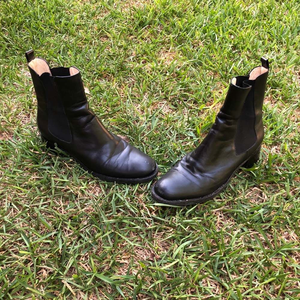 Ann Taylor Black Leather Man Made Sole Ankle Boots